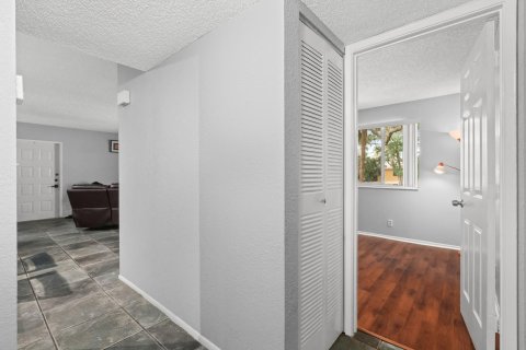 Condo in Oakland Park, Florida, 2 bedrooms  № 972703 - photo 13