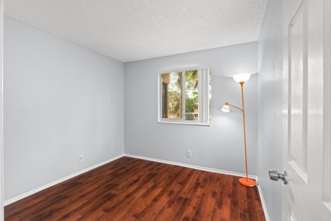 Condo in Oakland Park, Florida, 2 bedrooms  № 972703 - photo 12