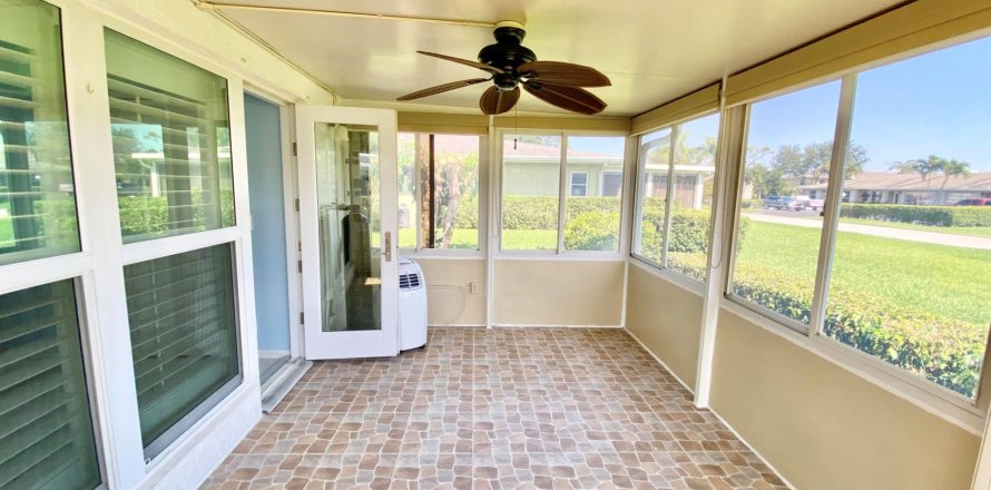 House in Delray Beach, Florida 2 bedrooms, 108.42 sq.m. № 1161830