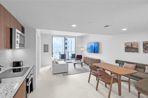 Condo in Miami, Florida, 1 bedroom  № 1384238 - photo 3