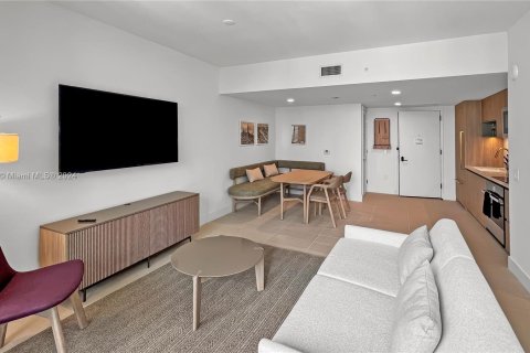 Condo in Miami, Florida, 1 bedroom  № 1384238 - photo 5