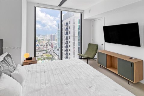 Condo in Miami, Florida, 1 bedroom  № 1384238 - photo 1