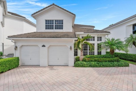 Villa ou maison à vendre à Aventura, Floride: 4 chambres, 239.87 m2 № 57793 - photo 1