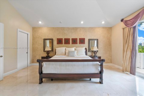 Villa ou maison à vendre à Aventura, Floride: 4 chambres, 239.87 m2 № 57793 - photo 18