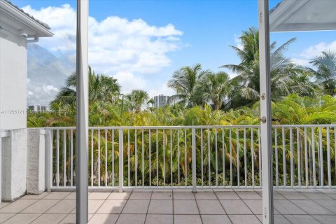 Villa ou maison à vendre à Aventura, Floride: 4 chambres, 239.87 m2 № 57793 - photo 17