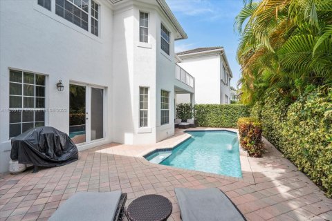 House in Aventura, Florida 4 bedrooms, 239.87 sq.m. № 57793 - photo 25