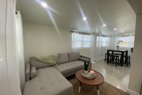 Immobilier commercial à vendre à West Palm Beach, Floride: 205.96 m2 № 1132726 - photo 13