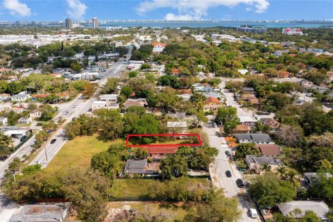 Propiedad comercial en venta en Miami, Florida № 1098165 - foto 1