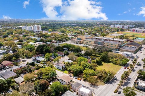 Propiedad comercial en venta en Miami, Florida № 1098165 - foto 5