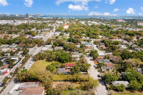 Propiedad comercial en venta en Miami, Florida № 1098165 - foto 9