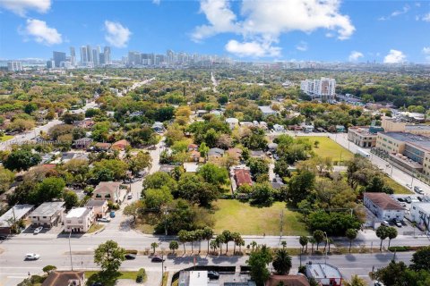 Propiedad comercial en venta en Miami, Florida № 1098165 - foto 6