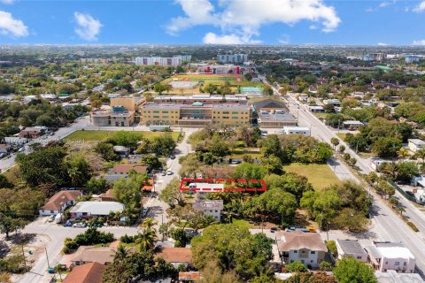 Propiedad comercial en venta en Miami, Florida № 1098165 - foto 4