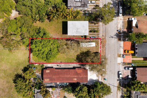 Propiedad comercial en venta en Miami, Florida № 1098165 - foto 8