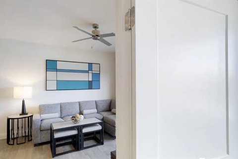 Condo in Winter Garden, Florida, 2 bedrooms  № 1363265 - photo 12