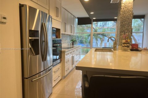 Condo in Sunny Isles Beach, Florida, 2 bedrooms  № 1139018 - photo 6