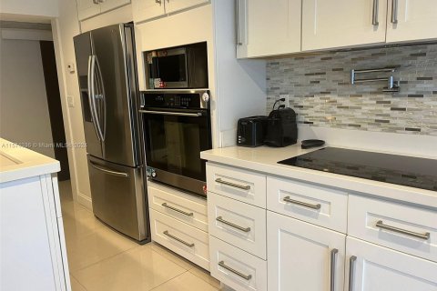 Condo in Sunny Isles Beach, Florida, 2 bedrooms  № 1139018 - photo 5