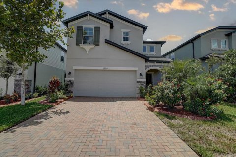 House in Tampa, Florida 4 bedrooms, 256.97 sq.m. № 1296380 - photo 1