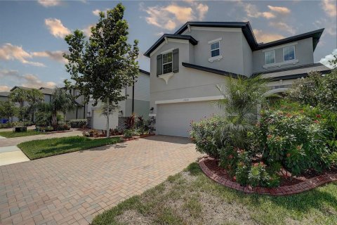 House in Tampa, Florida 4 bedrooms, 256.97 sq.m. № 1296380 - photo 2