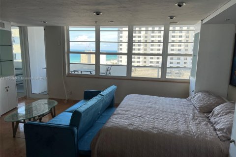 Condo in Miami Beach, Florida  № 57434 - photo 11