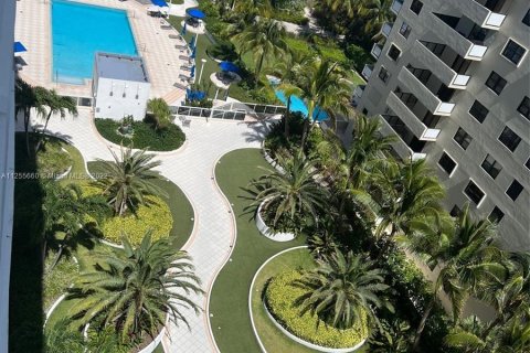 Condo in Miami Beach, Florida  № 57434 - photo 29