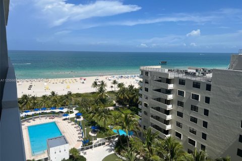 Copropriété à louer à Miami Beach, Floride: 51.1 m2 № 57434 - photo 1