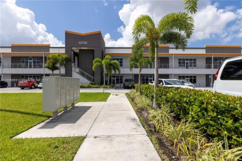 Immobilier commercial à vendre à Sweetwater, Floride № 1102693 - photo 1