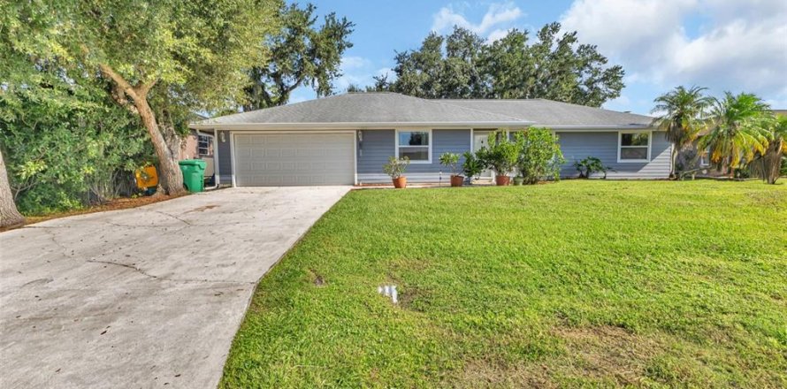 House in Port Charlotte, Florida 3 bedrooms, 152.27 sq.m. № 1365973