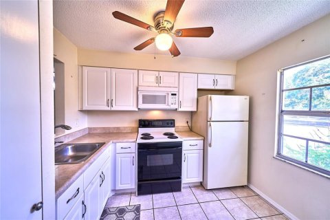 Condo in Seminole, Florida, 2 bedrooms  № 1314647 - photo 6