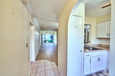 Condo in Seminole, Florida, 2 bedrooms  № 1314647 - photo 4