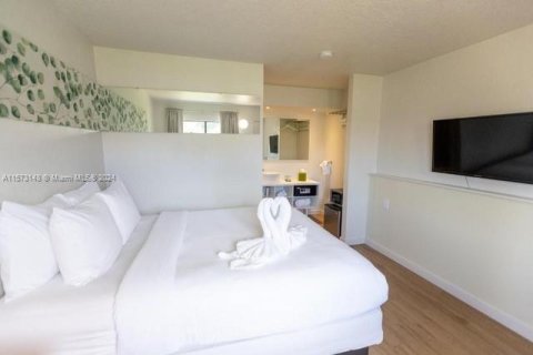 Hotel en venta en Kissimmee, Florida, 1 dormitorio № 1134684 - foto 10