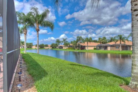 Villa ou maison à louer à Bradenton, Floride: 2 chambres, 173.73 m2 № 212726 - photo 7