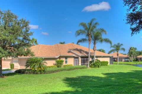 Villa ou maison à louer à Bradenton, Floride: 2 chambres, 173.73 m2 № 212726 - photo 2