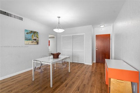 Copropriété à vendre à Hollywood, Floride: 1 chambre, 81.2 m2 № 1367092 - photo 12