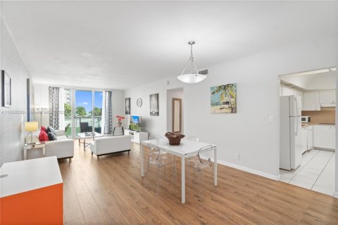 Copropriété à vendre à Hollywood, Floride: 1 chambre, 81.2 m2 № 1367092 - photo 6