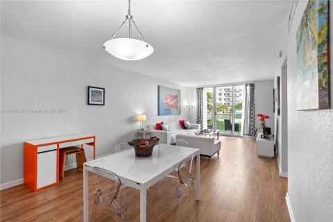 Condominio en venta en Hollywood, Florida, 1 dormitorio, 81.2 m2 № 1367092 - foto 8