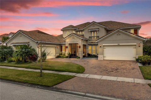 Casa en venta en Kissimmee, Florida, 5 dormitorios, 504.27 m2 № 1367057 - foto 1