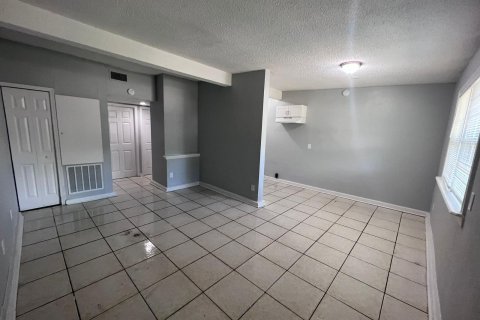 Villa ou maison à louer à Jacksonville, Floride: 2 chambres, 63.36 m2 № 822232 - photo 8