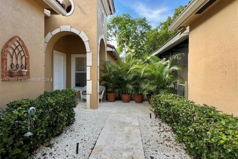 House in Coral Springs, Florida 3 bedrooms, 152.08 sq.m. № 1407627 - photo 4