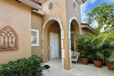 House in Coral Springs, Florida 3 bedrooms, 152.08 sq.m. № 1407627 - photo 2