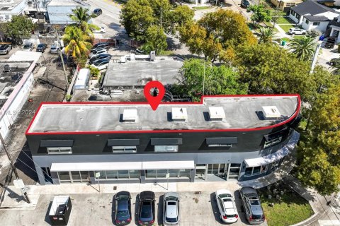 Commercial property in Miami, Florida № 1407628 - photo 1