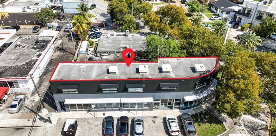 Commercial property in Miami, Florida № 1407628