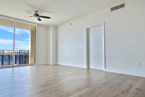 Condo in West Palm Beach, Florida, 2 bedrooms  № 984083 - photo 18