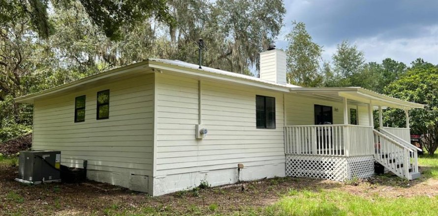 House in Hawthorne, Florida 3 bedrooms, 121.52 sq.m. № 1335162