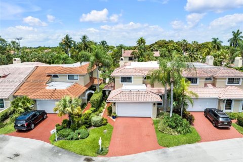 House in Deerfield Beach, Florida 4 bedrooms, 247.96 sq.m. № 1362702 - photo 2