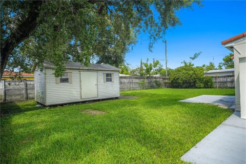 House in Miami, Florida 3 bedrooms, 86.96 sq.m. № 1362745 - photo 24