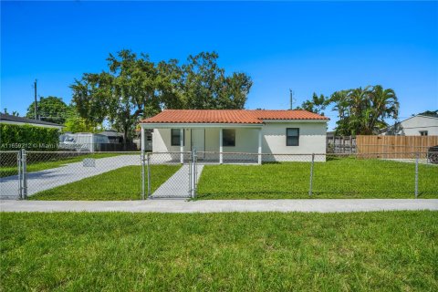 House in Miami, Florida 3 bedrooms, 86.96 sq.m. № 1362745 - photo 8