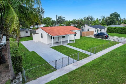 Villa ou maison à vendre à Miami, Floride: 3 chambres, 86.96 m2 № 1362745 - photo 5