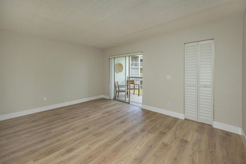 Condominio en venta en Palm Springs, Florida, 1 dormitorio, 59.64 m2 № 1136463 - foto 7