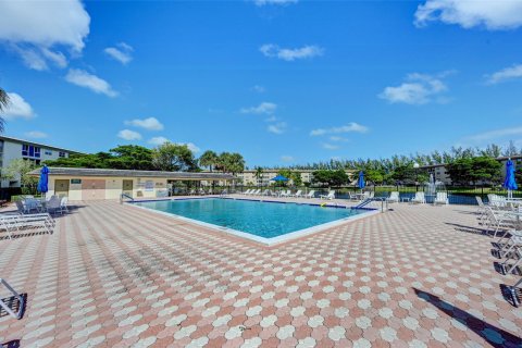 Condo in Coconut Creek, Florida, 2 bedrooms  № 1136470 - photo 2