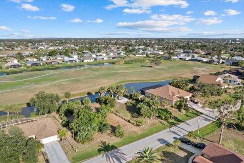 Terreno en venta en Rotonda, Florida № 1205199 - foto 1